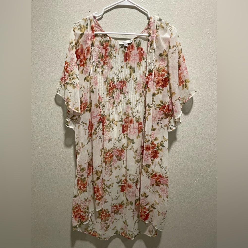 American Eagle Outfitters Floral Kimono with Red and Green